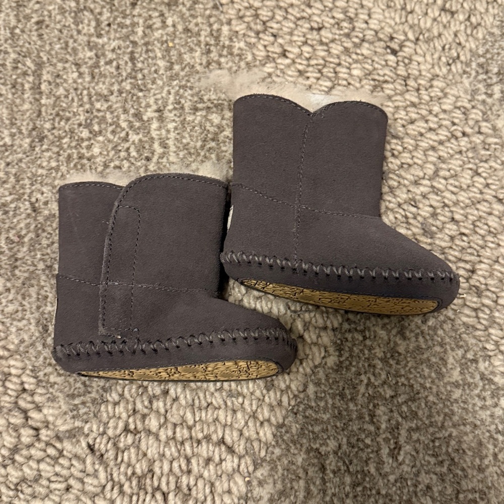 NWT Baby Grey UGG Caden Boot for 6-12mo - Picture 4 of 4